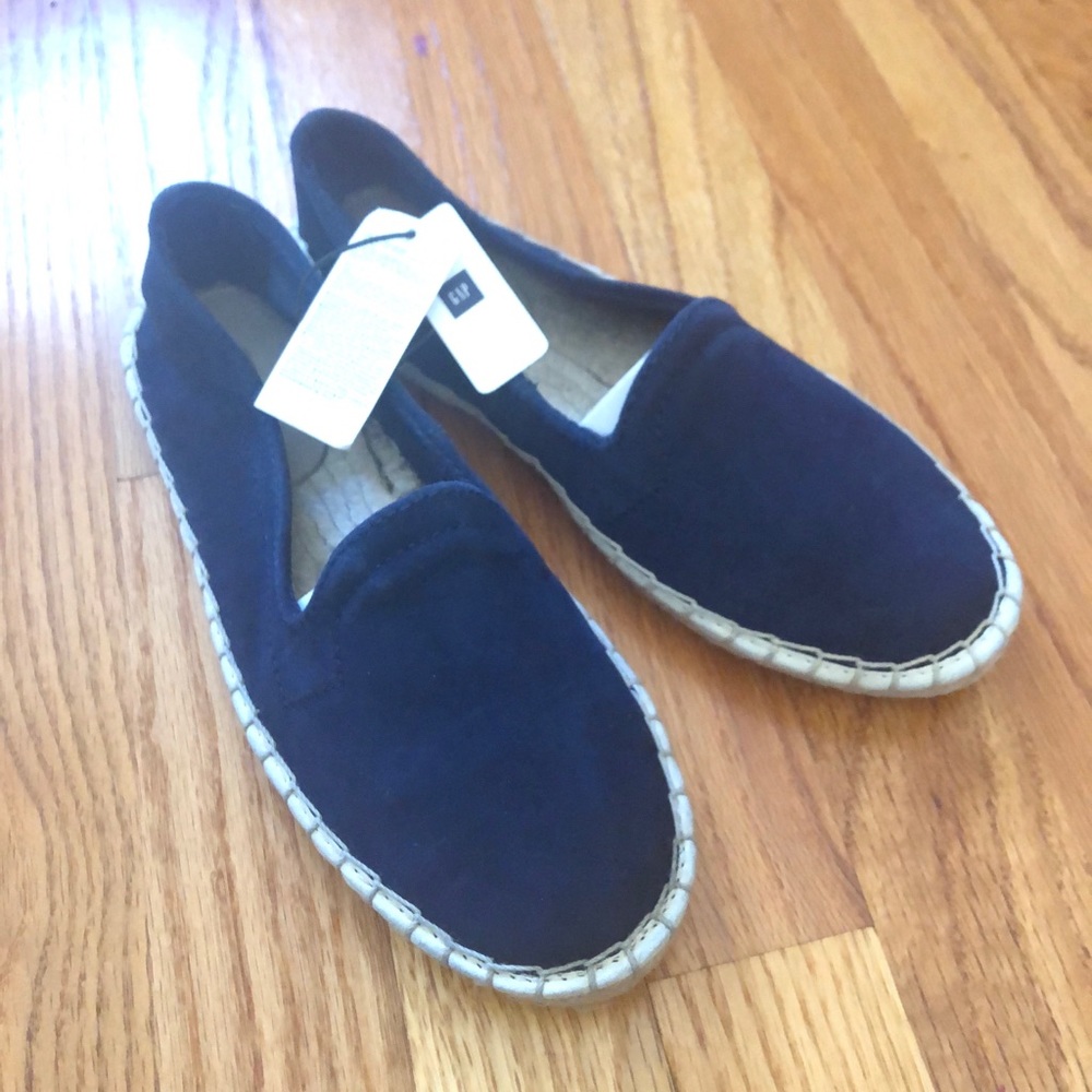 NWT Gap Suede loafers women size 6